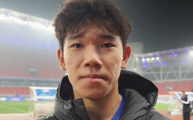 lol直播-三镇小将姜利勋：中超首秀还是有点放不开，教练一直在给我鼓励